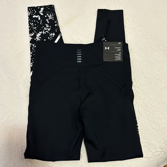 Under Amour. MD Leggings. Size Medium - Picture 5 of 5